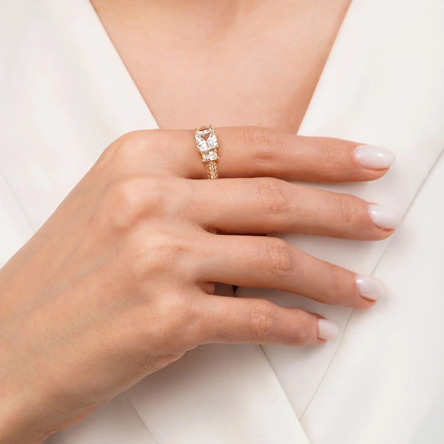 انگشتر شوپینگ طلایی نگین دار سایز 8