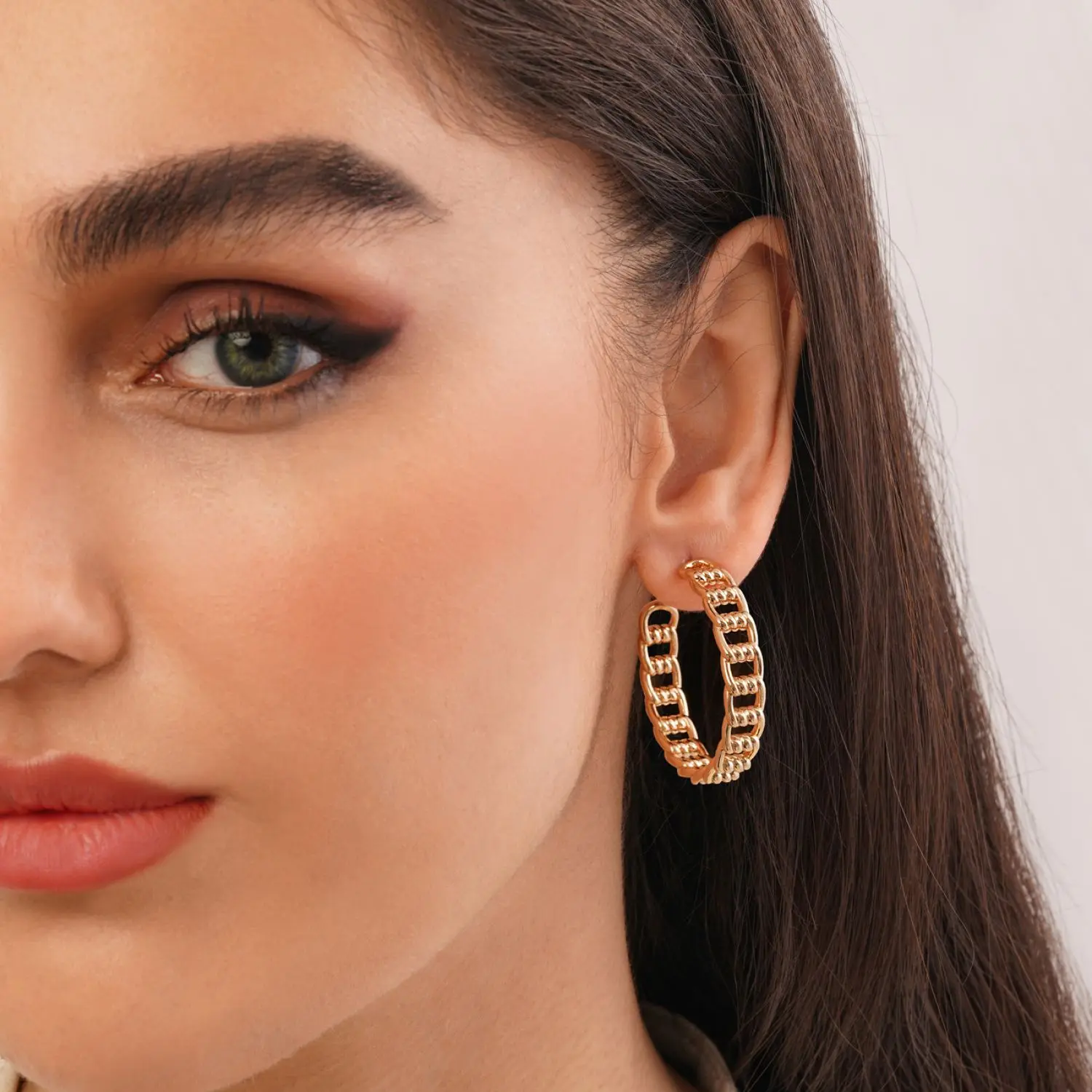 گوشواره شوپینگ میخی طلایی