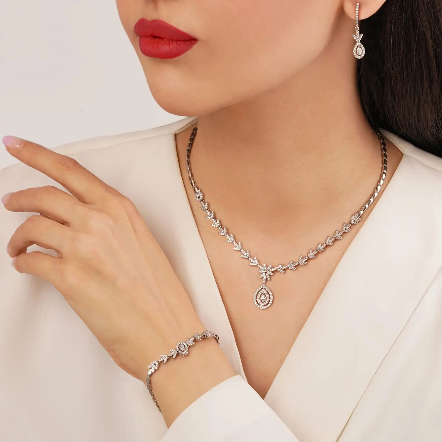 سرویس جواهری سفید نگین اشکی